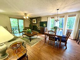 Forest View, Log-sided two Bedroom, two Bath Condo on Lake Ouachita. 2