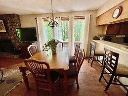 Forest view, log-sided two bedroom, two bath condo on Lake Ouachita. 2