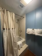 Forest view, log-sided two bedroom, two bath condo on Lake Ouachita. 2