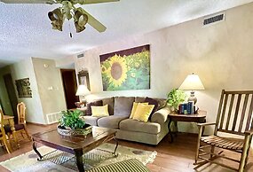 Forest view, log-sided two bedroom, two bath condo on Lake Ouachita. 2