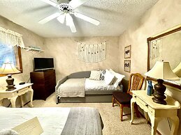 Forest view, log-sided two bedroom, two bath condo on Lake Ouachita. 2