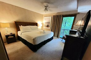 Forest view, log-sided two bedroom, two bath condo on Lake Ouachita. 2