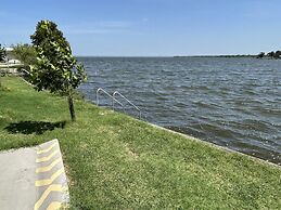 Oasis Lake Buchanan