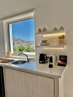 THEALOS SANTORINI close to square