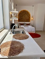 THEALOS SANTORINI close to square