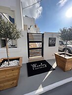 THEALOS SANTORINI close to square