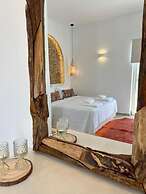 THEALOS SANTORINI close to square