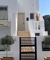 THEALOS SANTORINI close to square