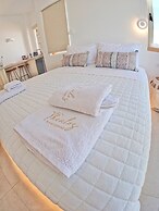 THEALOS SANTORINI close to square