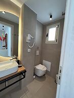 THEALOS SANTORINI close to square