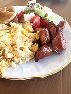 THEALOS SANTORINI close to square