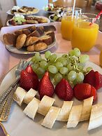 THEALOS SANTORINI close to square