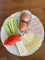 THEALOS SANTORINI close to square