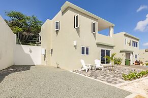 Modern 3-bed Apartment in Papaya Resort Curacao