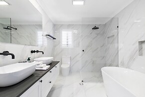 YALLA24-LUXURY RESORT STYLE HOLIDAY HOME