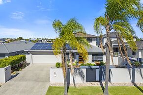 YALLA24-LUXURY RESORT STYLE HOLIDAY HOME