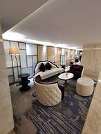 Warhol Residences Simpang Lima