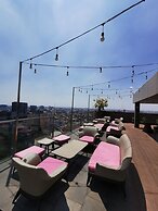 Warhol Residences Simpang Lima