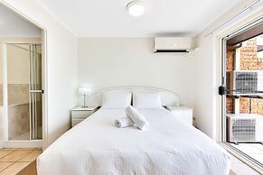 MARJ04- HOLIDAY APARTMENT IN MOOLOOLABA