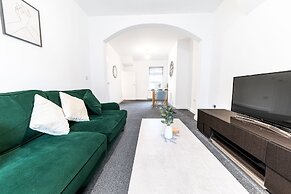 Lakes Seaside Retreat