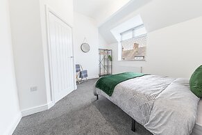 Lakes Seaside Retreat