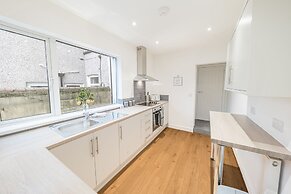 Lakes Seaside Retreat