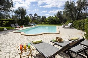 Trullo Bouganville in San Michele Salentino