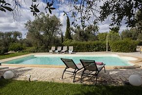 Trullo Bouganville in San Michele Salentino