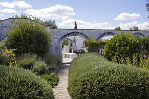 Trullo Bouganville in San Michele Salentino