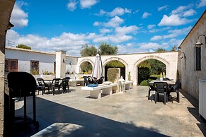 Trullo Bouganville in San Michele Salentino