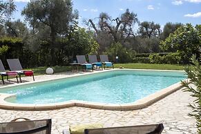 Trullo Bouganville in San Michele Salentino