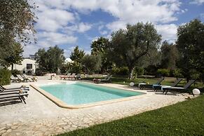 Trullo Bouganville in San Michele Salentino