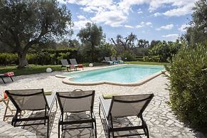 Trullo Bouganville in San Michele Salentino