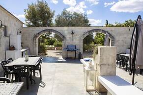 Trullo Bouganville in San Michele Salentino