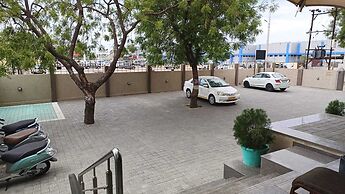 Click Hotel Bhuj