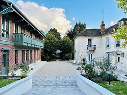 LA DEMEURE
