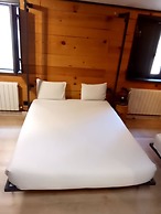 Hostal Erasmus by gaiarooms