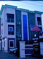 HOTEL LOS REYES