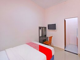 OYO 91445 Sandat Guest House