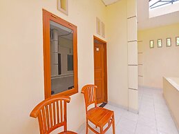 OYO 91445 Sandat Guest House