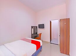 OYO 91445 Sandat Guest House
