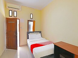 OYO 91445 Sandat Guest House