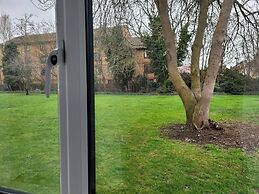 Tastefully Decorated 1 bed Flat Near Abbeywood