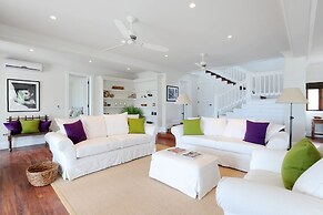 Alfred House & Cottage 6 Bedroom Home