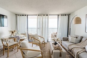 0912 White Linen Room by Atlantic Towers