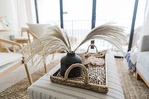 0912 White Linen Room by Atlantic Towers