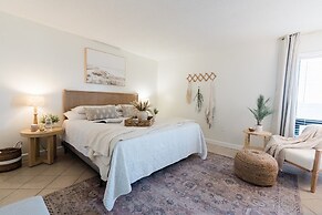 0912 White Linen Room by Atlantic Towers