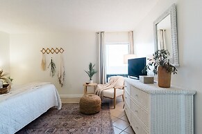 0912 White Linen Room by Atlantic Towers