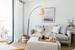 0912 White Linen Room by Atlantic Towers