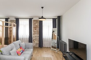 Amalia Flats by Oval